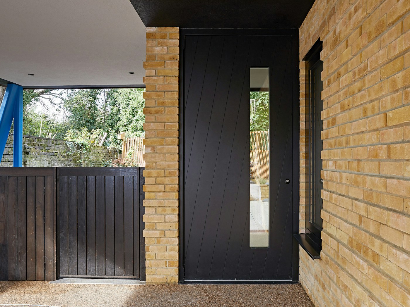 A modified version of our "Terano" design, this painted black door makes a strong first impression