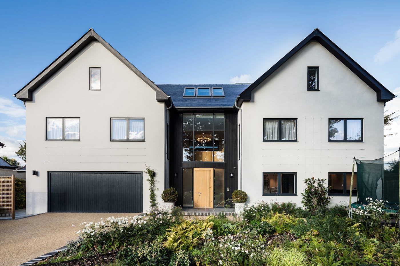Our oak Porto door strikes a chord in the exterior