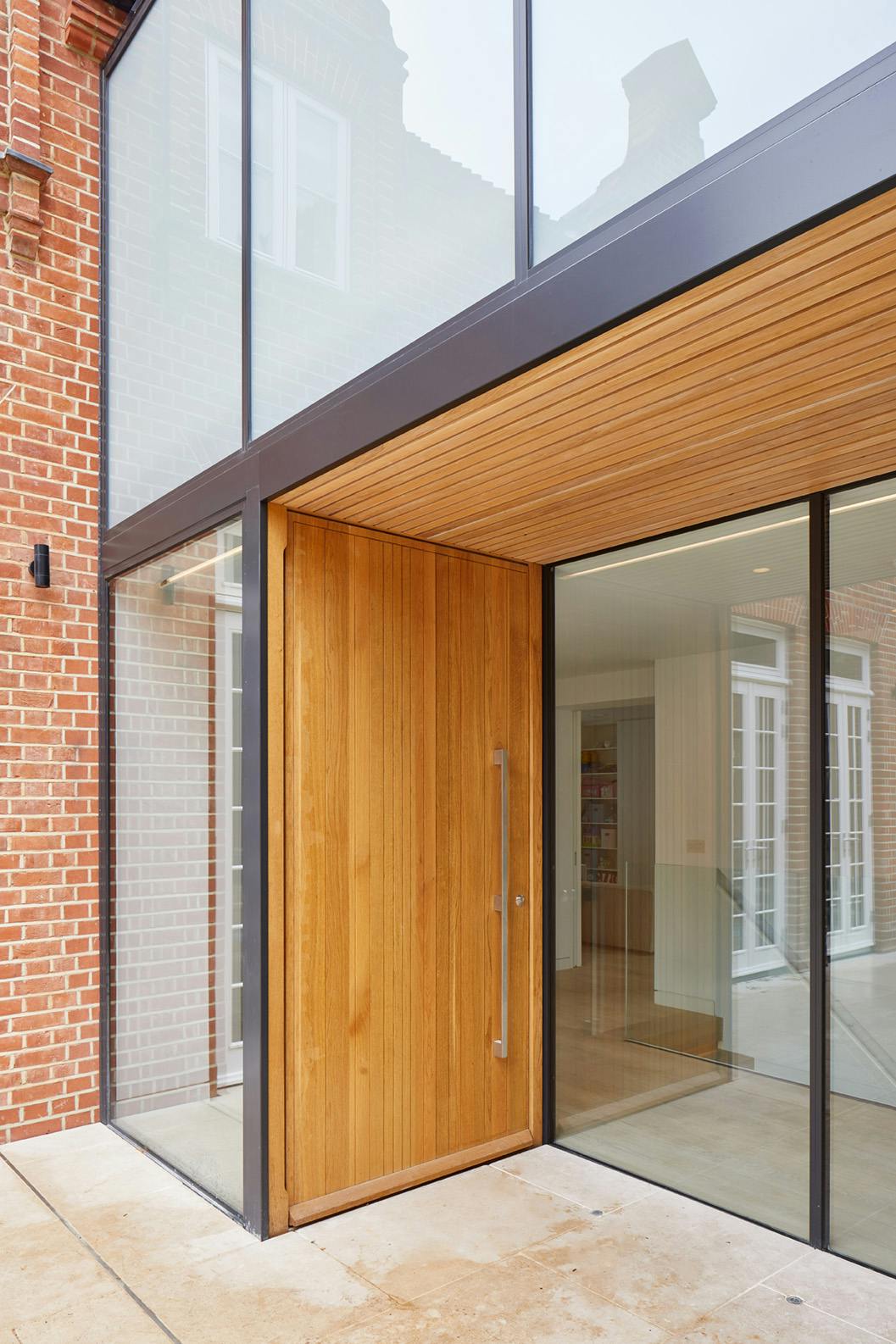 Fitting doors into glazing Urban Front