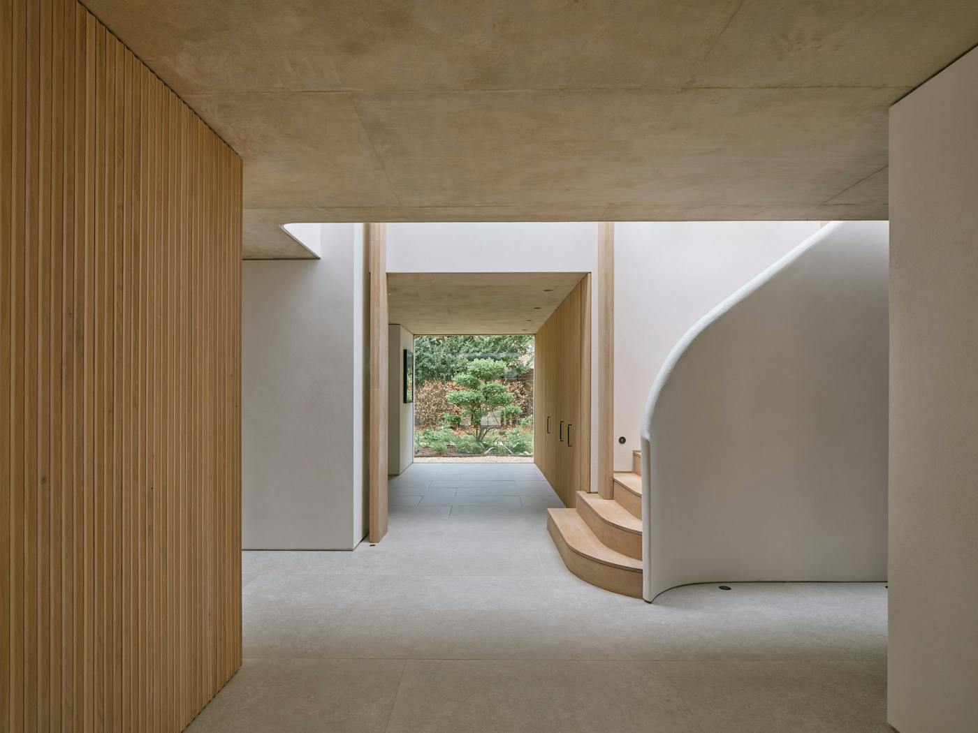 Organic forms, warm textures and a clear view to the garden makes for a very appealing entrance