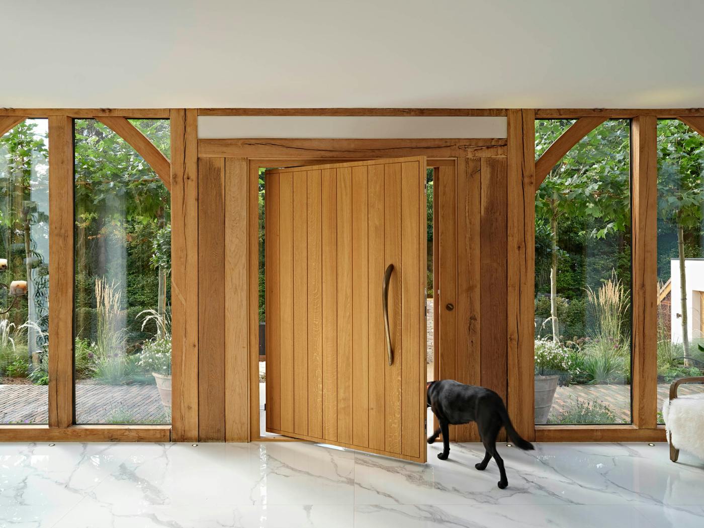 A stunning flush Porto design in European oak with sidelights.