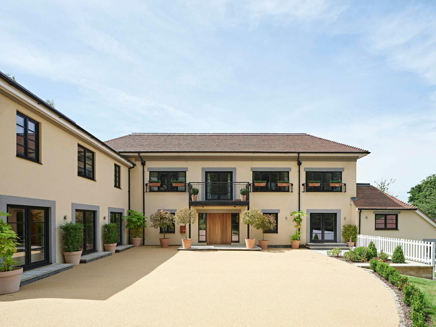 A home that cleverly mixes traditional and modern elements