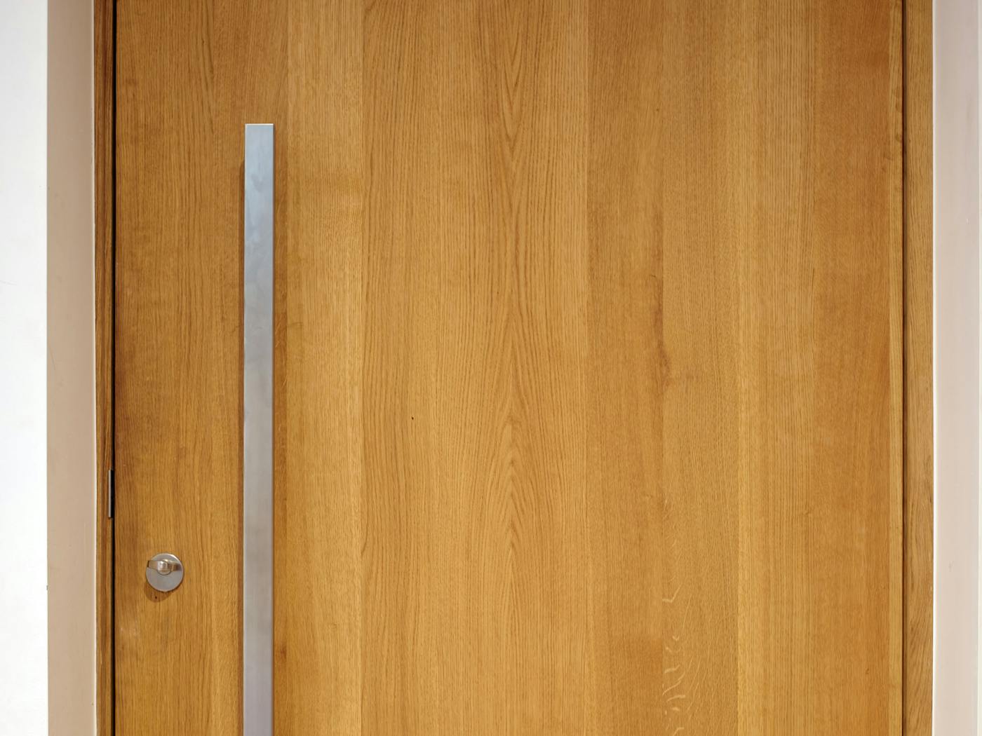 The simplicity of the raw design shows off the beauty of oak grain