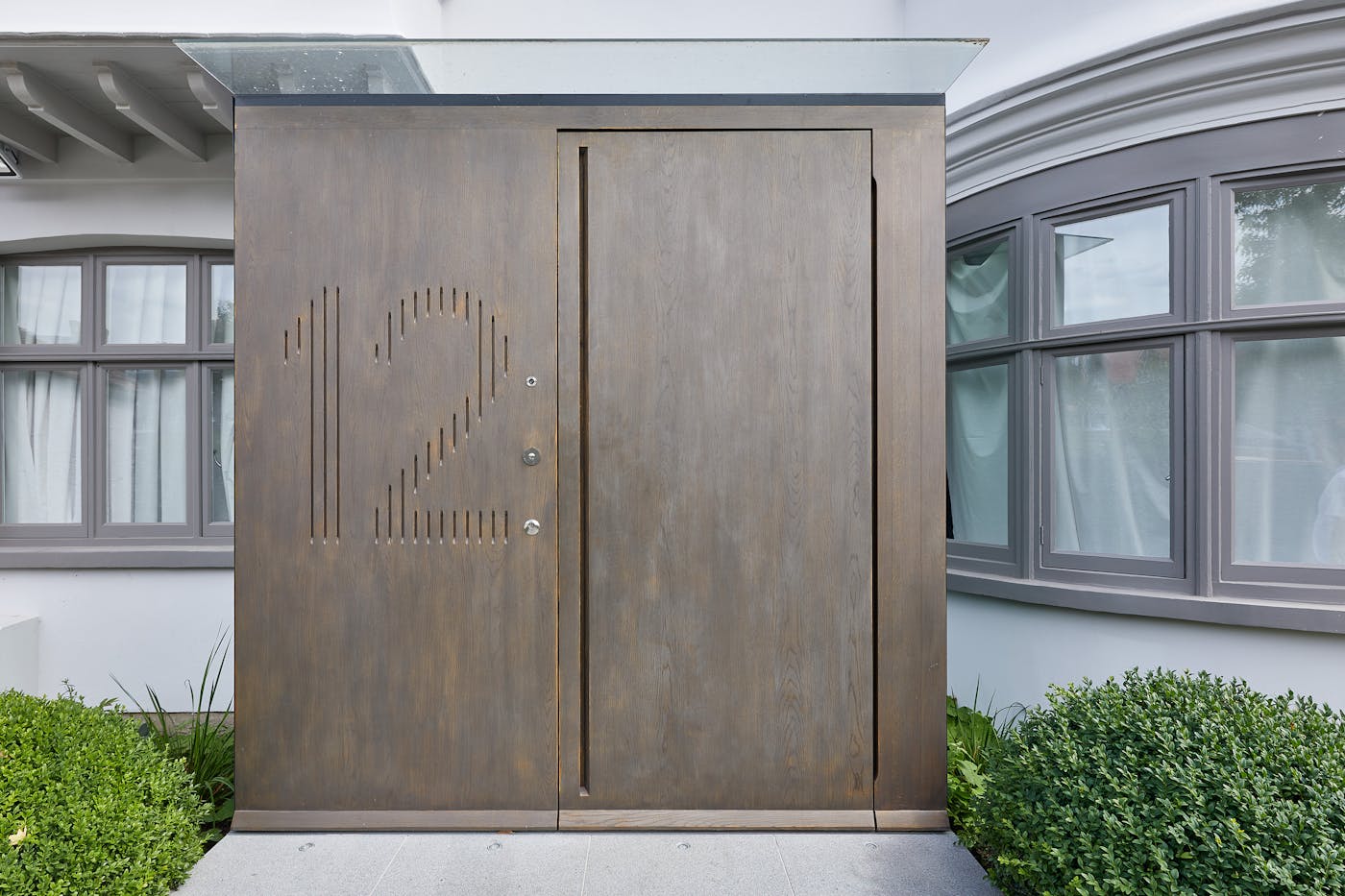 This is a definite candidate for ‘not following the crowd with a sleek concealed handle 
