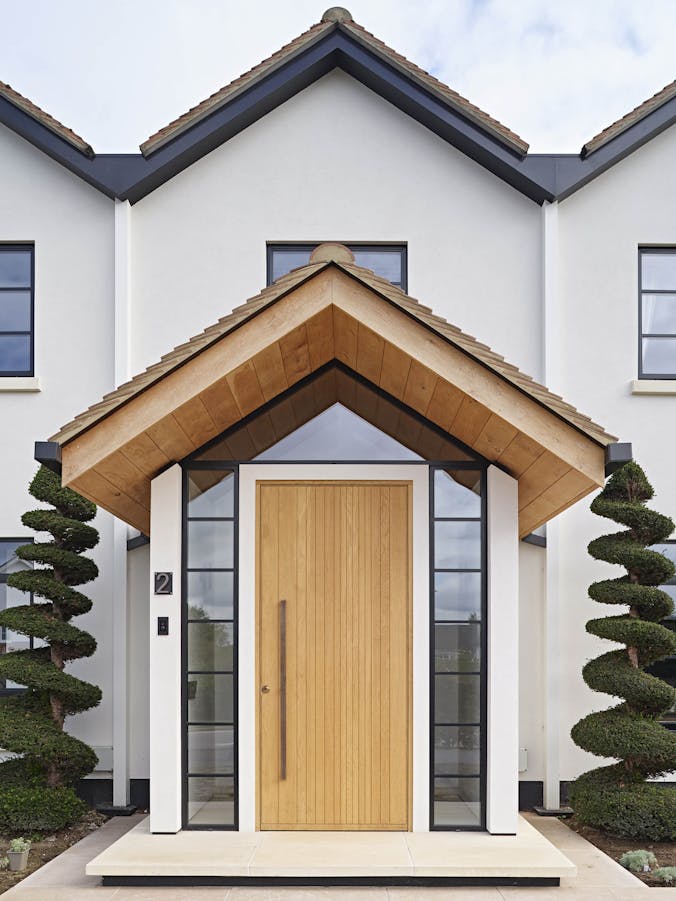 How to choose a front door handle