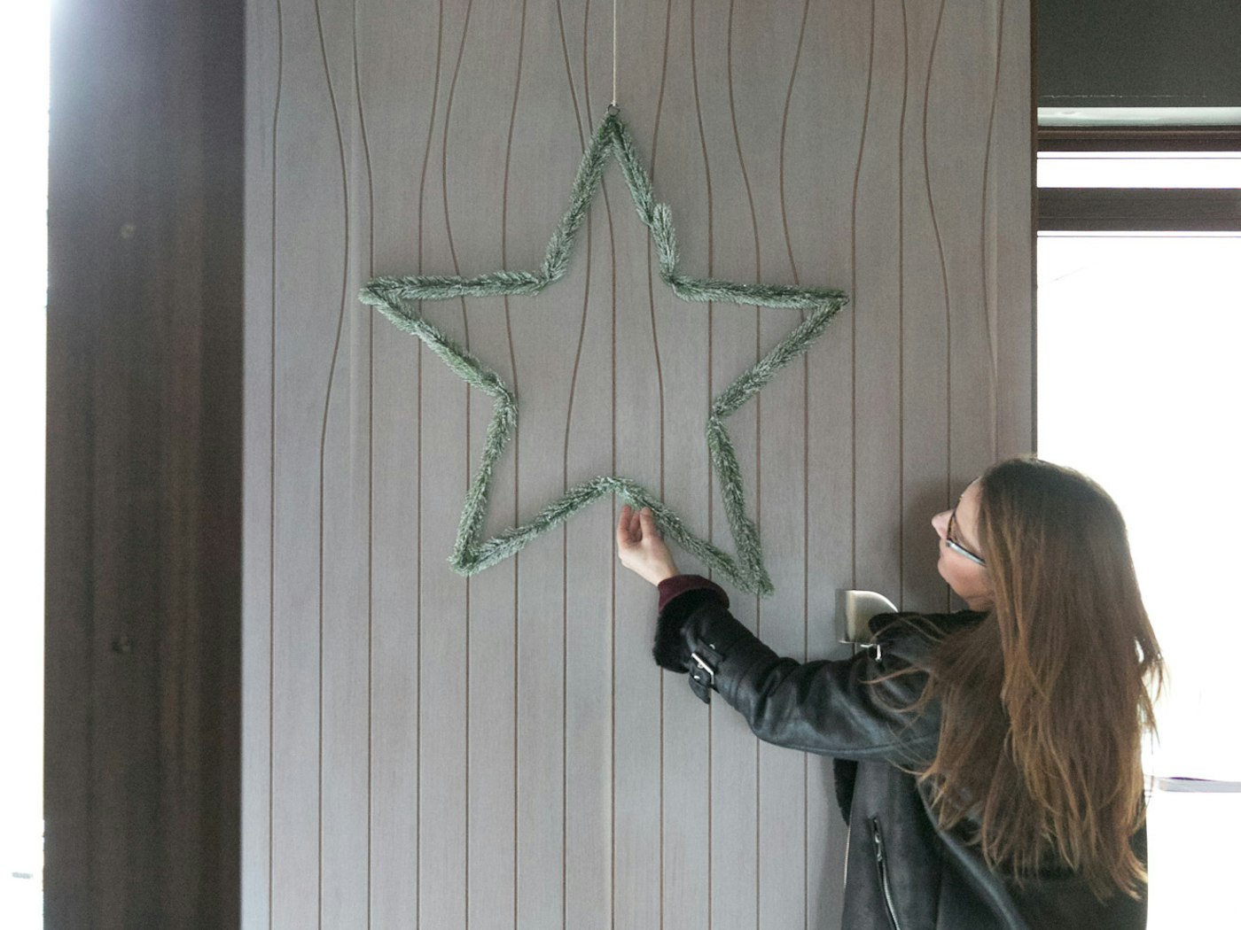 simple star door decoration