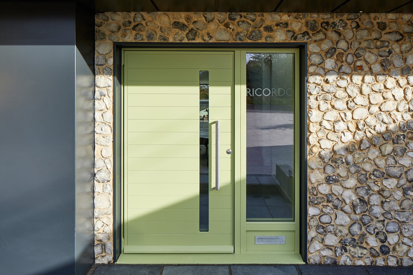 letterplate in panel in side lite