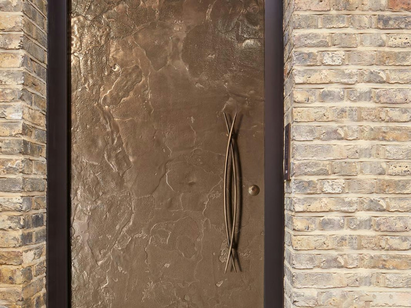 Bronze ref. 101: Modern opulence is the statement of the day with our signature, textured bronze door finish