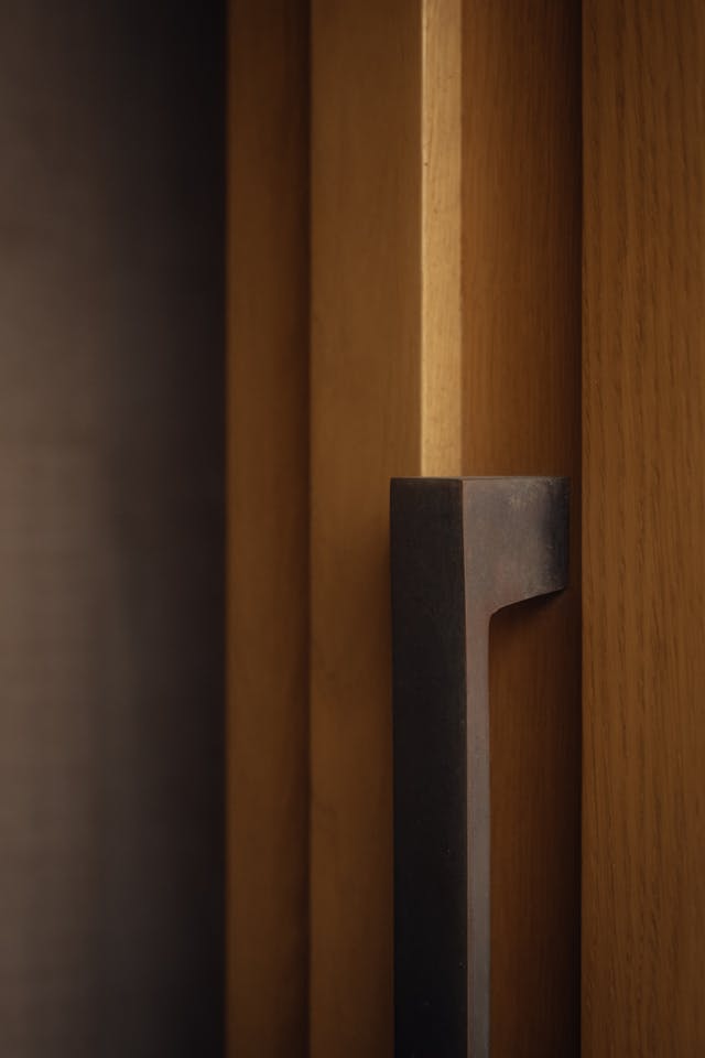 Portrait_close up handle