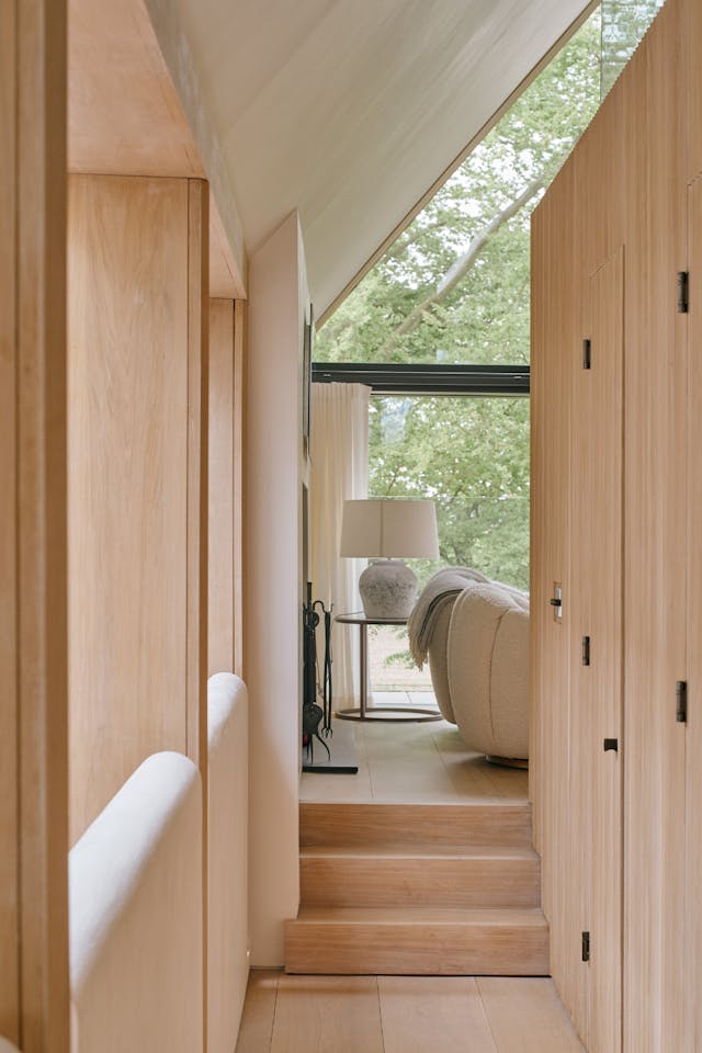 Portrait into lounge