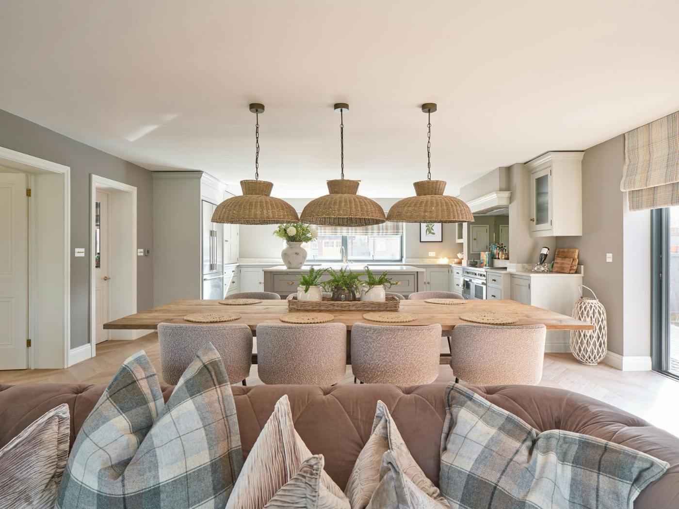 Living area_Barn with luna handle