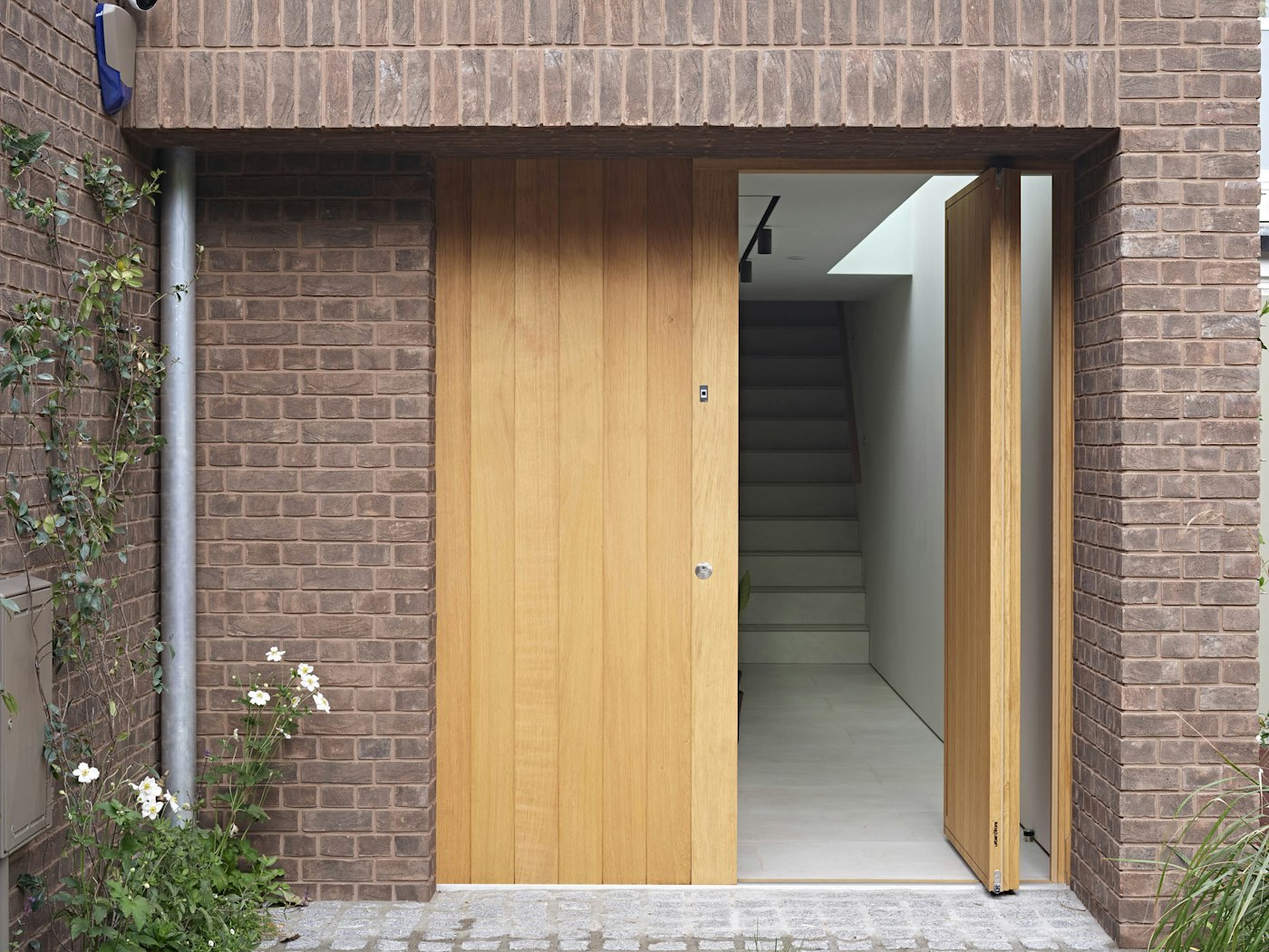 And the matching interior/exterior wood cladding maximises the entrance space