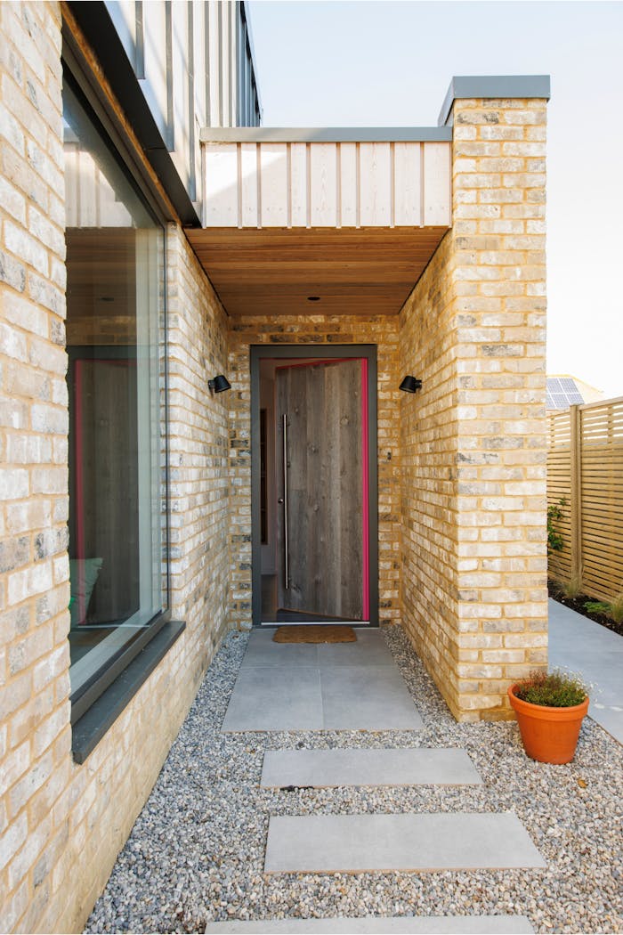 Portrait Iona front door