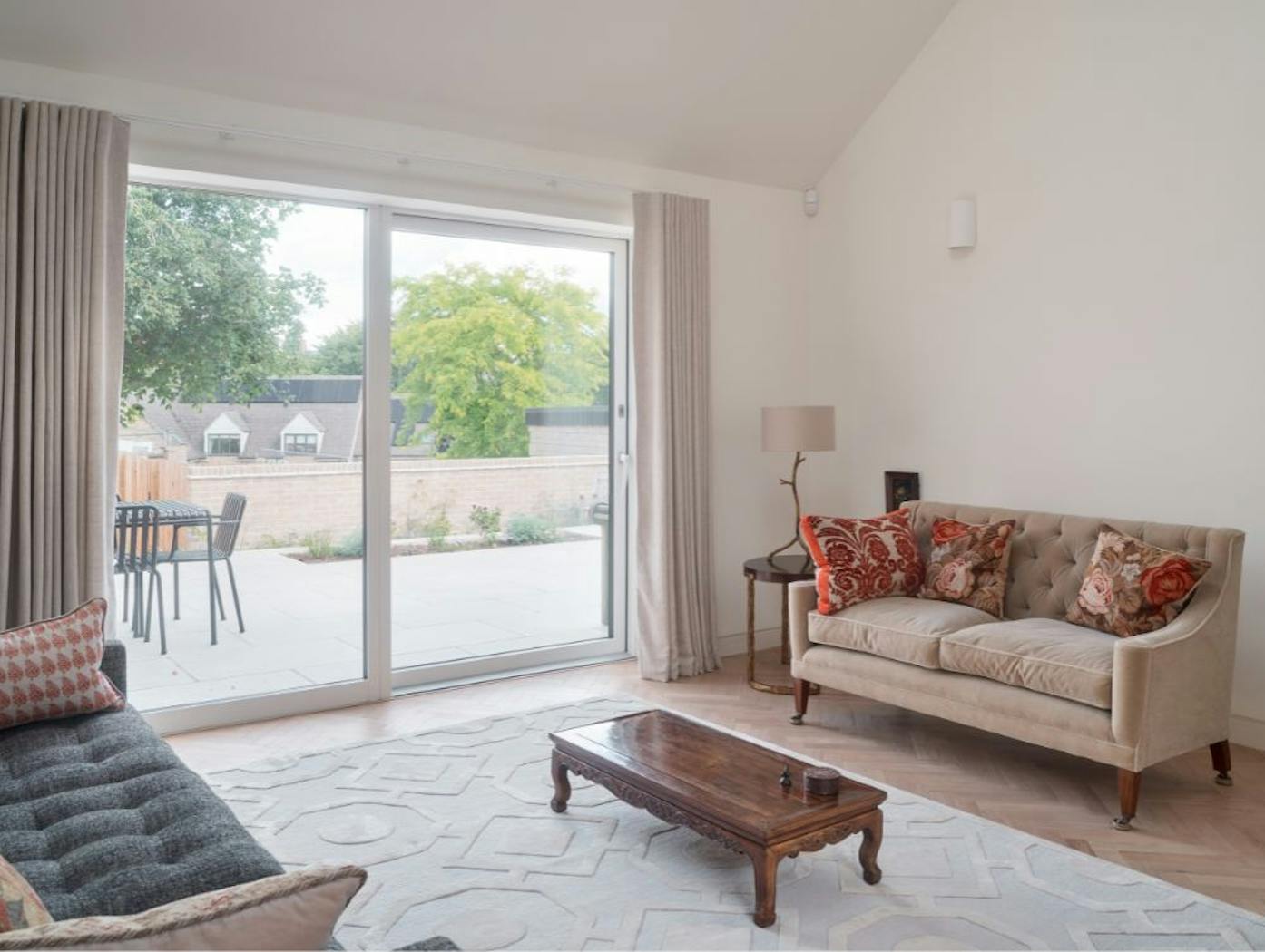 Mole architects Porto Passiv door in oak urban front 11