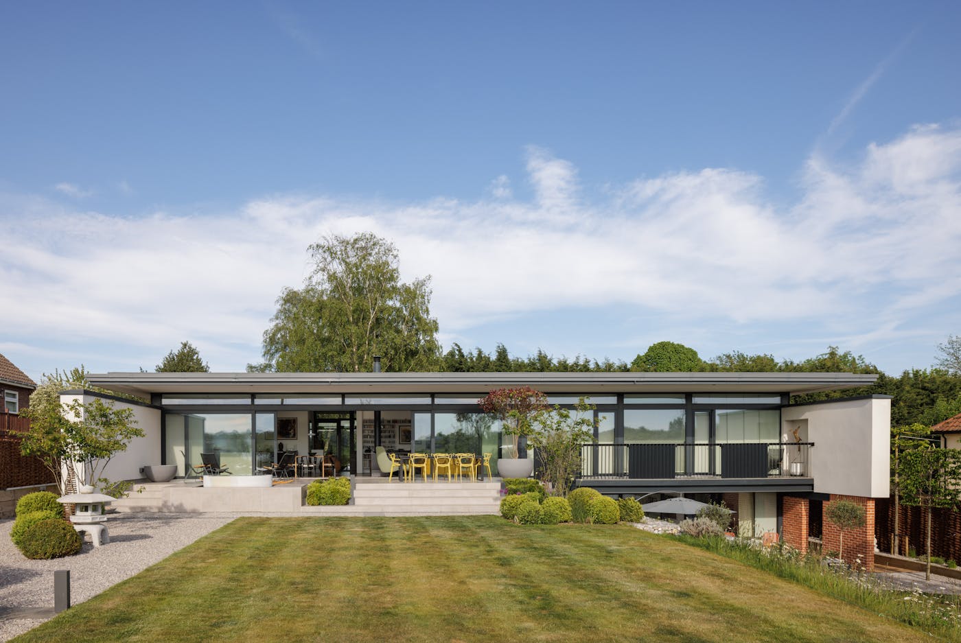 From the back garden the view of this modern house is impressive 
