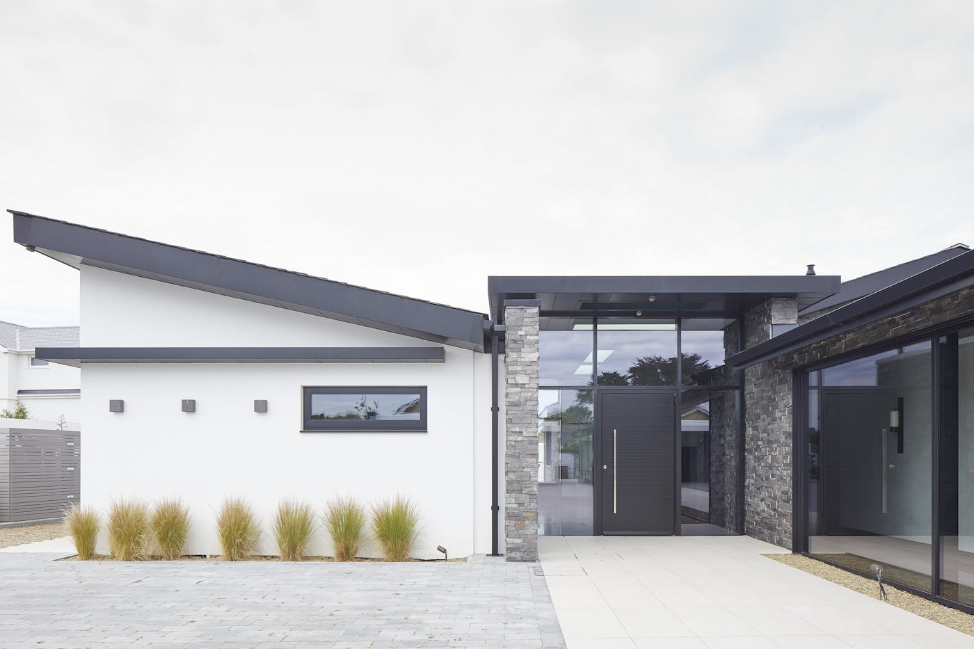doors in glass urban front 3