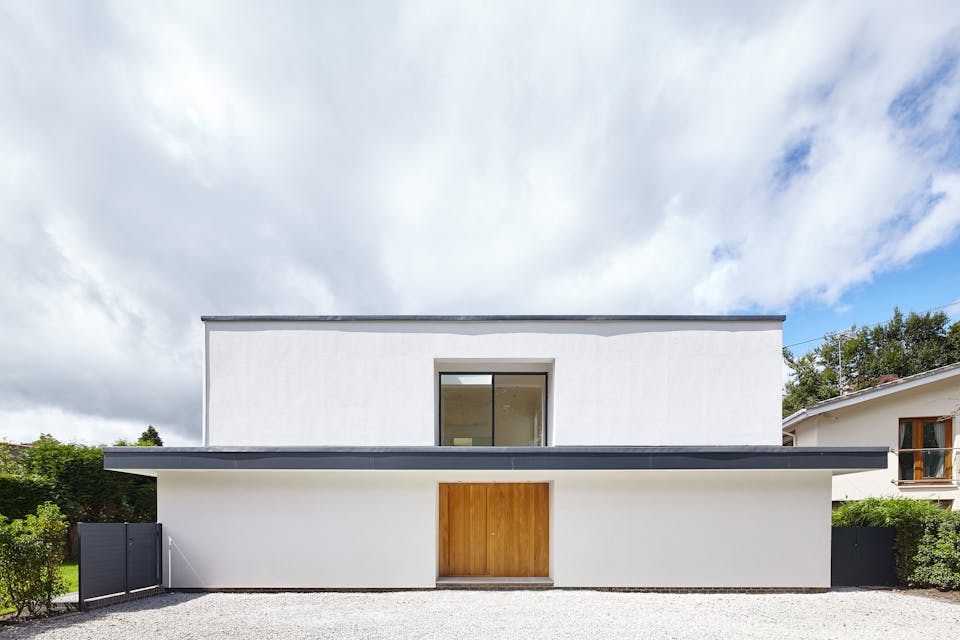 Doors in minimalist houses Urban Front thumbnail