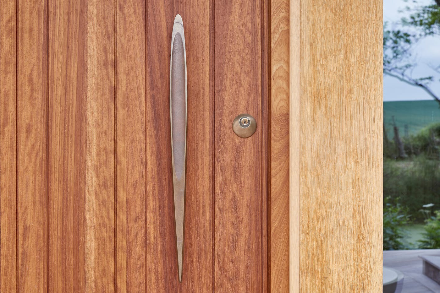 Our bronze pull handle finishes the look
