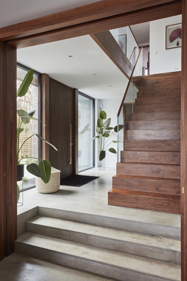 Rondo V Walnut TG designer option 11 Urban front