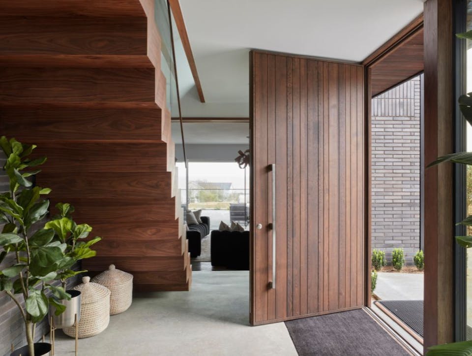 Rondo V in Walnut with option 11 handle case study 11