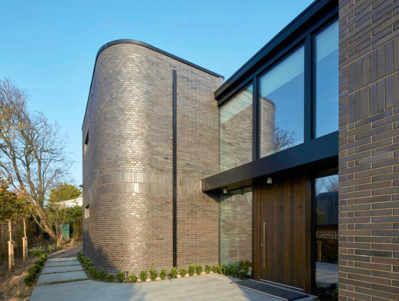 Rondo V in Walnut with option 11 handle case study 16 copy