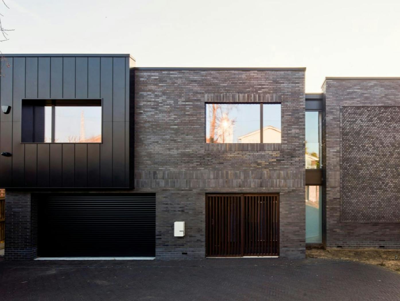 Rondo V in Walnut with option 11 handle case study 3