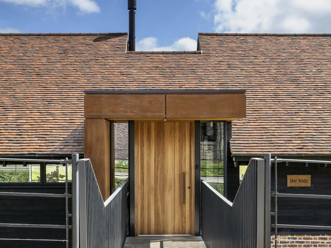 Urban Front's Rondo V front door in iroko sets off the entrance to this incredible modern rebuild