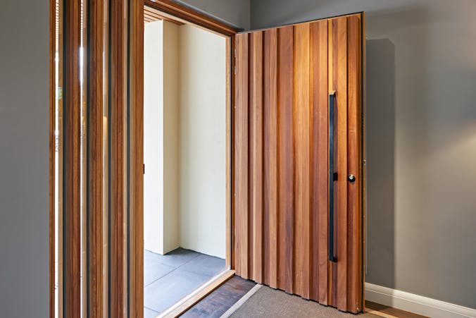 ridge e98flush hinged in iroko with option11a and matching black glass side panel