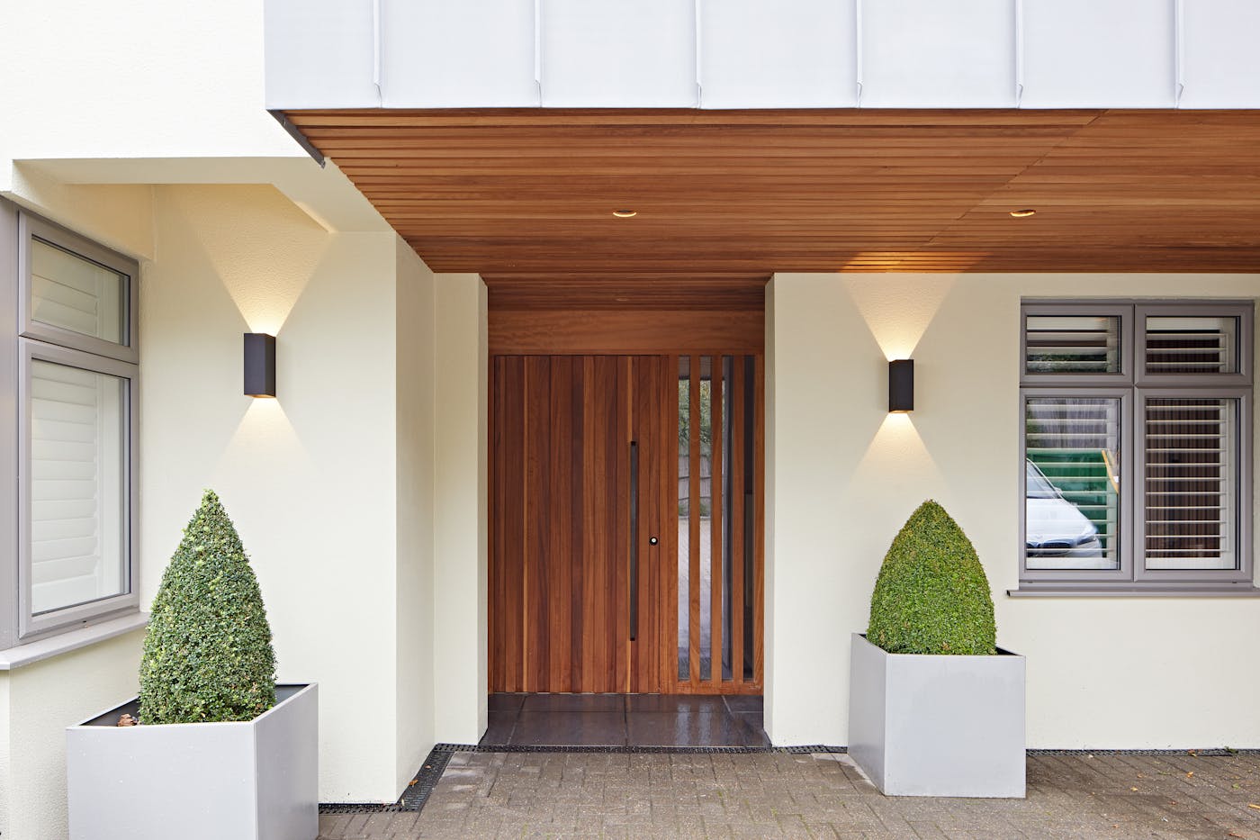 ridge e98flush hinged in iroko with option11a in black