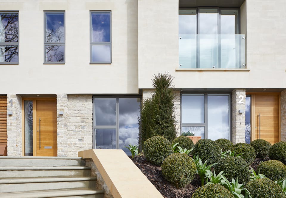 raw e80 hinged | european oak | option 13 handle | clear sidelite