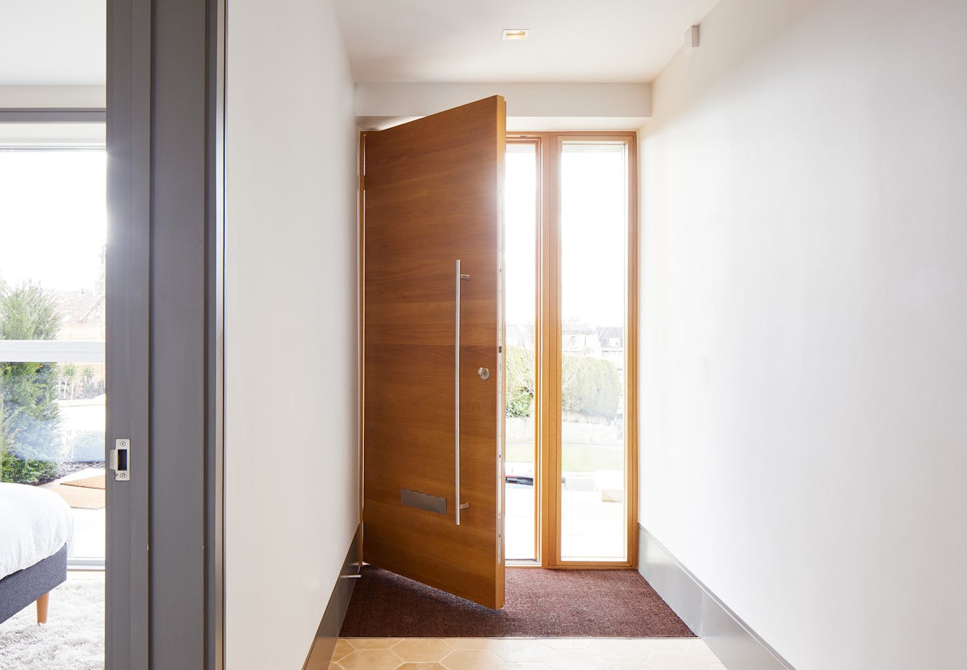 raw e80 hinged | european oak | option 13 handle | clear sidelite