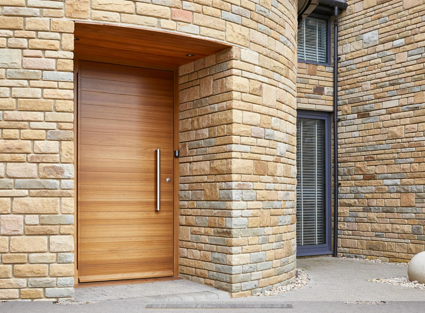 Parma e80 hinged | iroko | option 8 handle