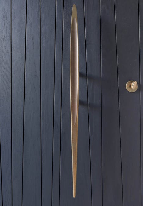 10 tips to choosing handles for your front door thumbnail