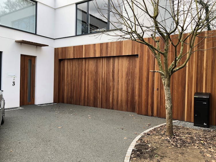  Bifold garage doors | Closed | Urban Front
