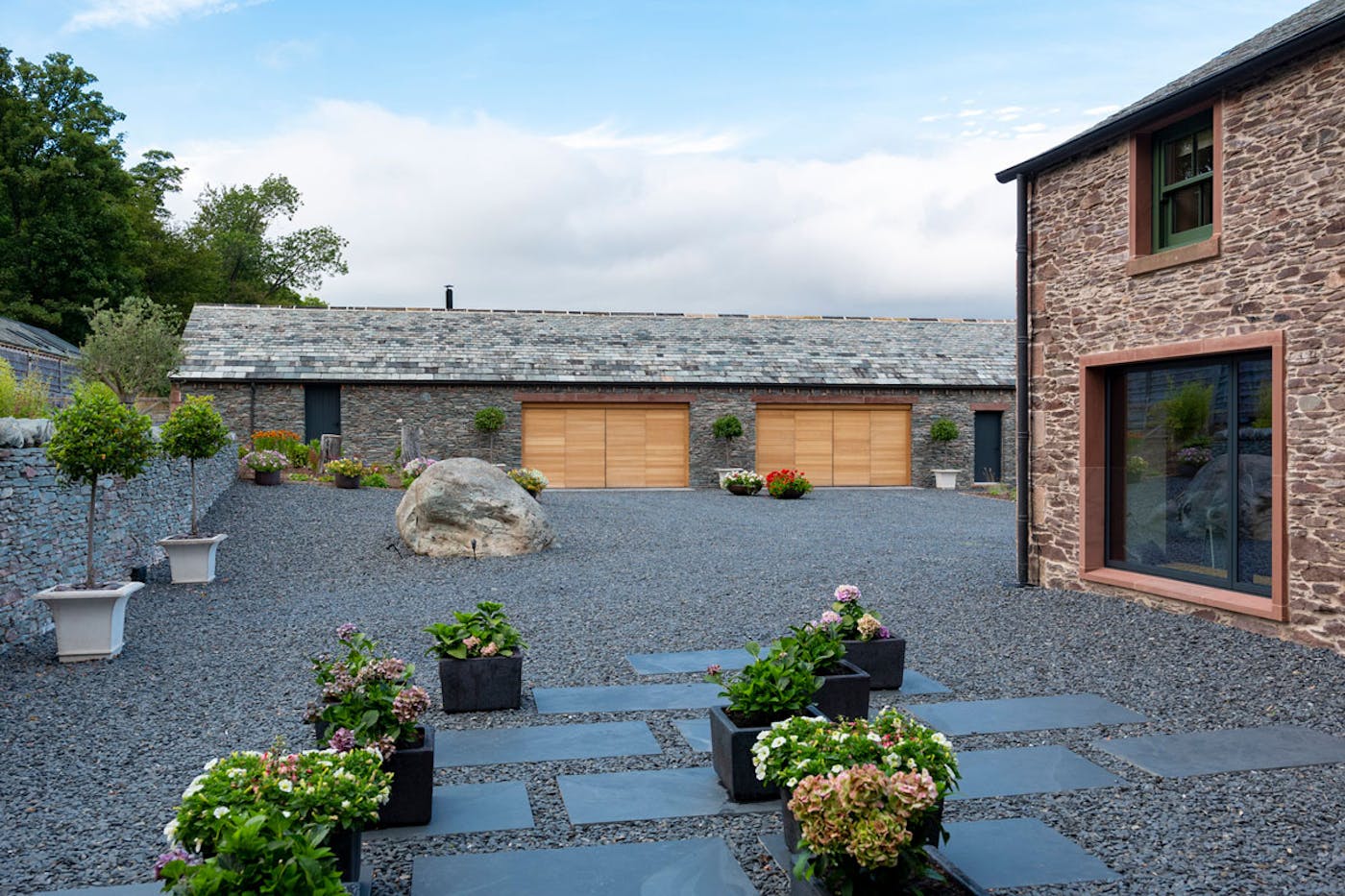 Bifold garage doors | Oak wood | Urban Front
