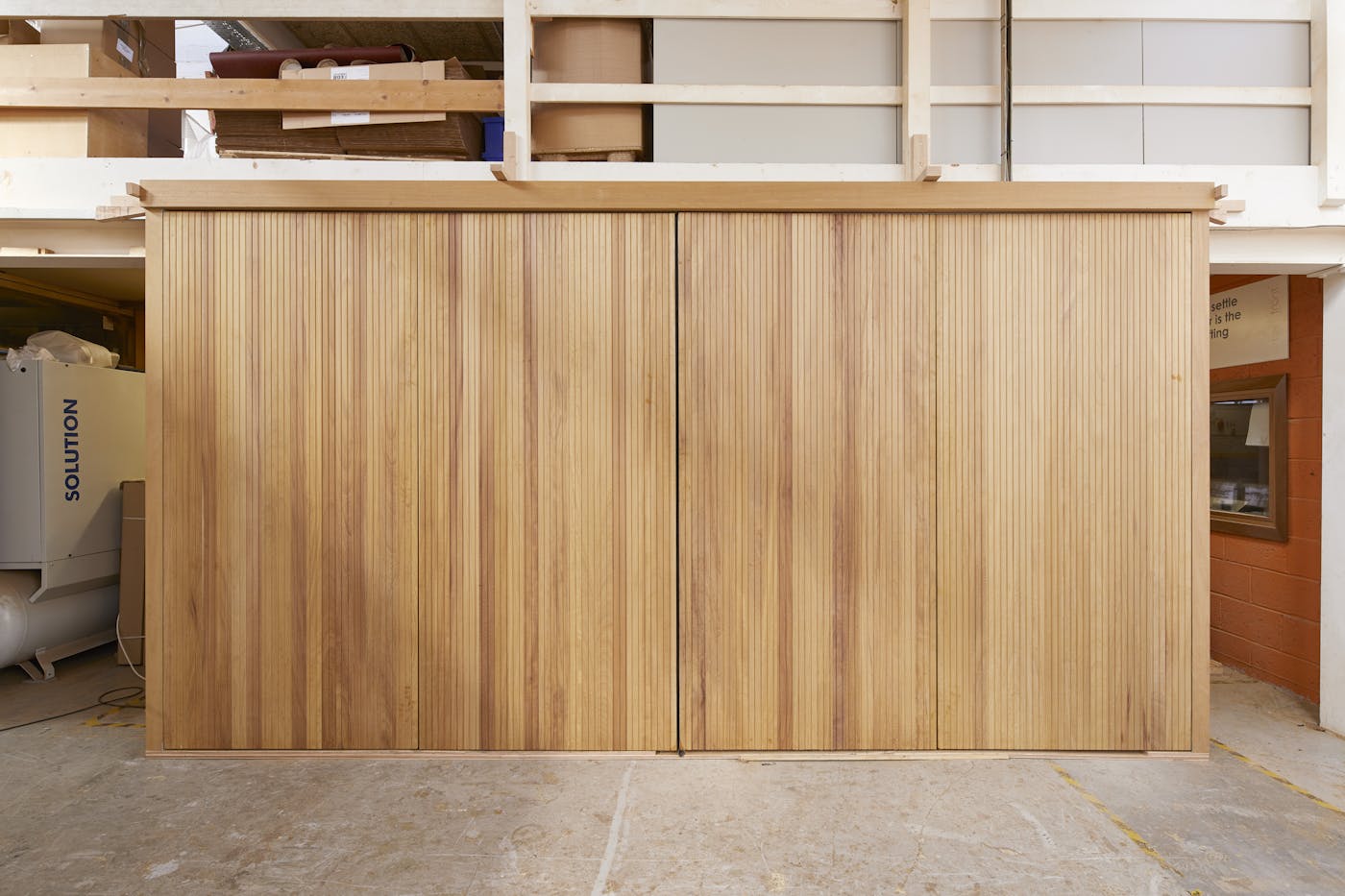 Bifold garage doors | Closed | Urban Front