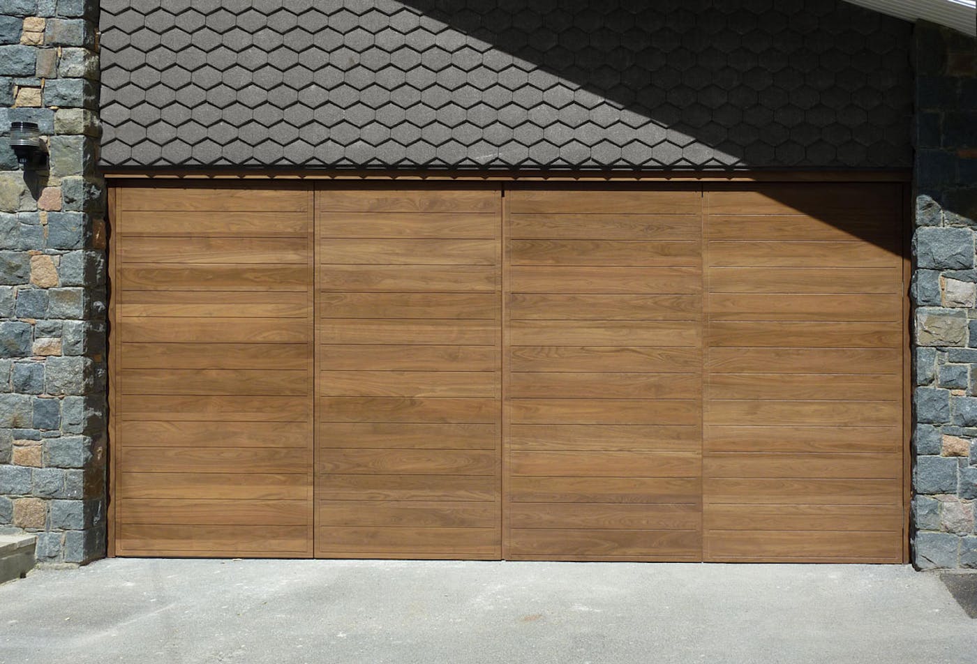Bifold garage doors | Closed view | Urban Front