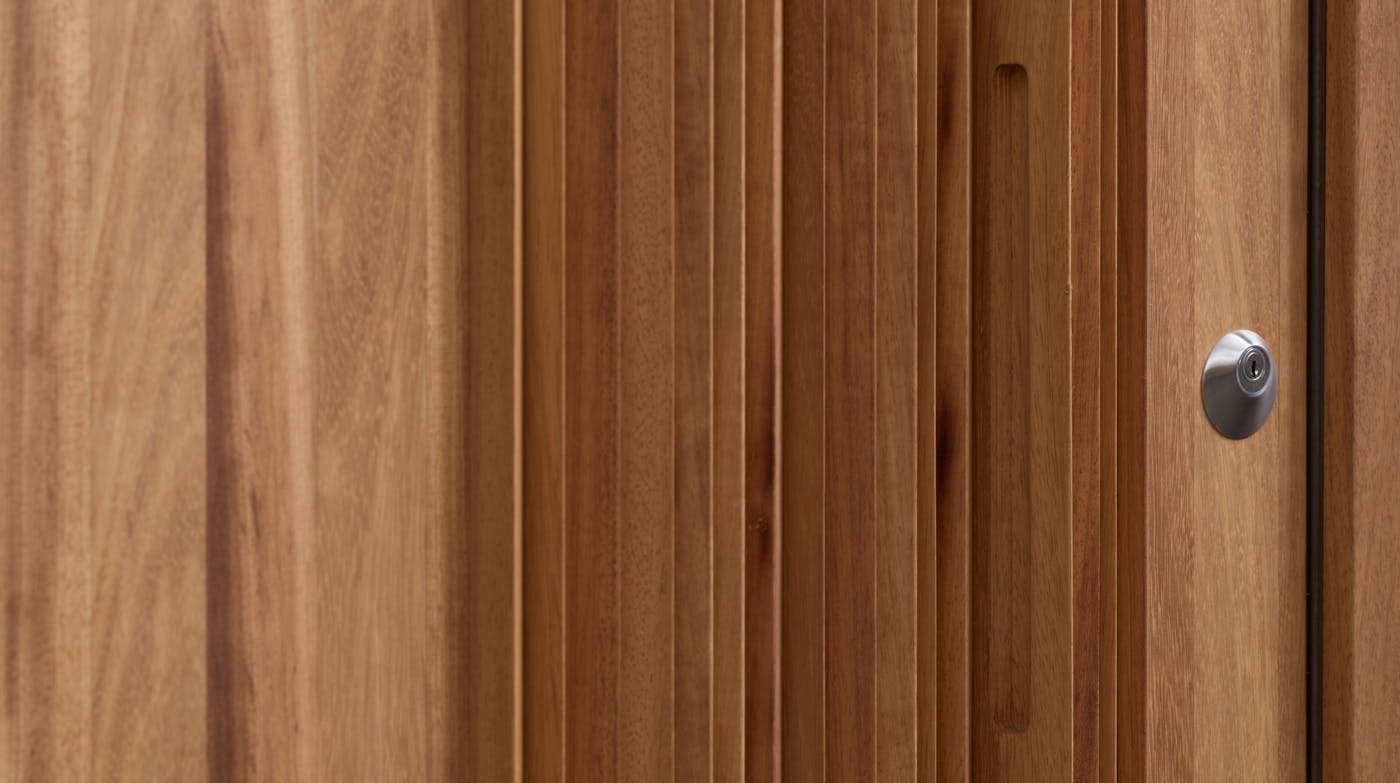 The concealed handle is cleverly integrated into the Alpine design