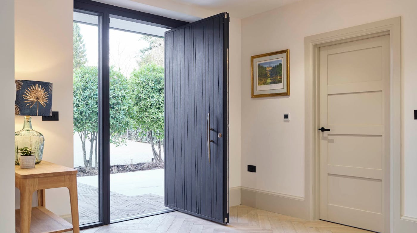 Pivot Milano V door in oak with ebony oil and BZ3 bronze handle