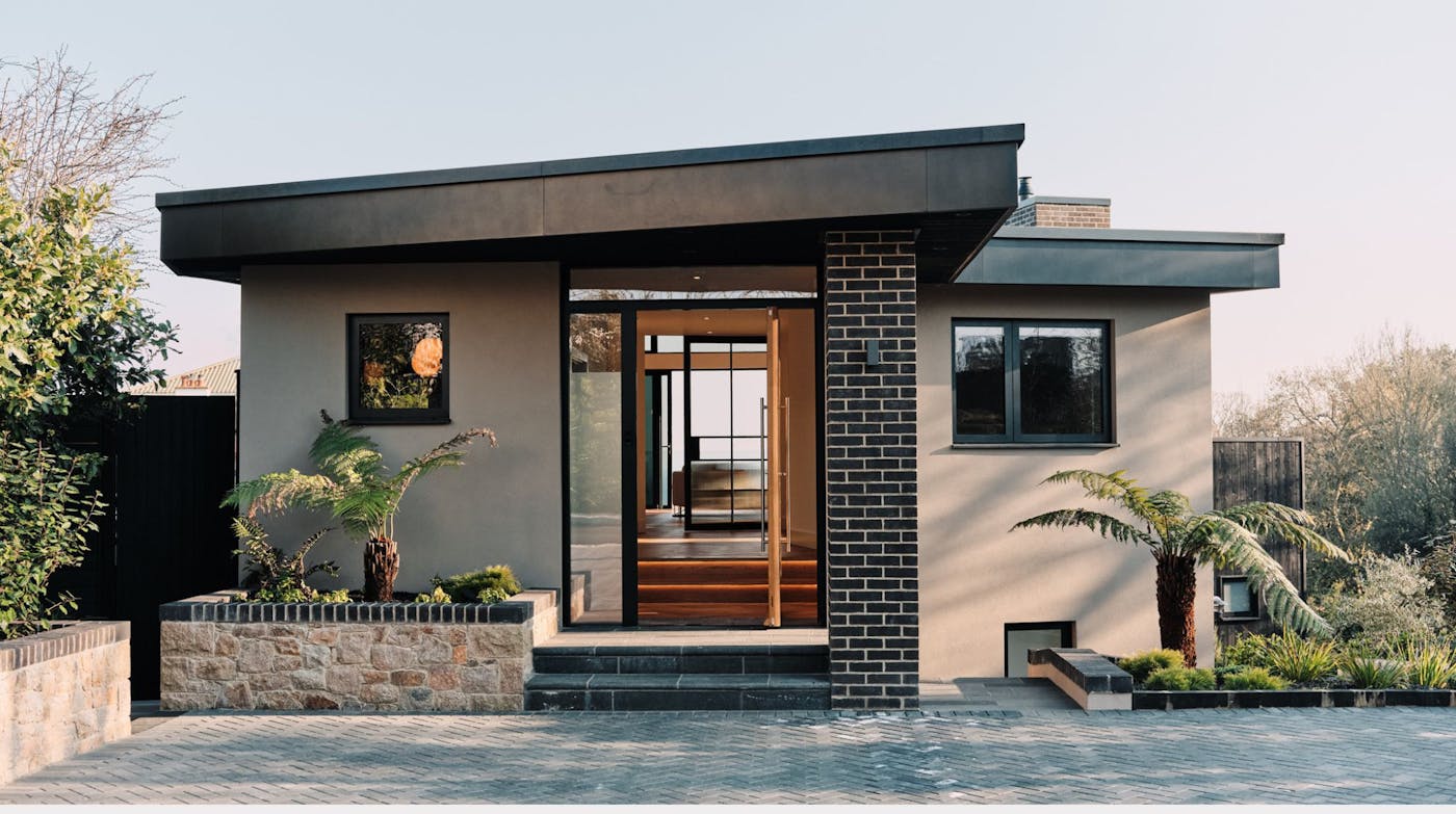 Pivot doors urban front 38