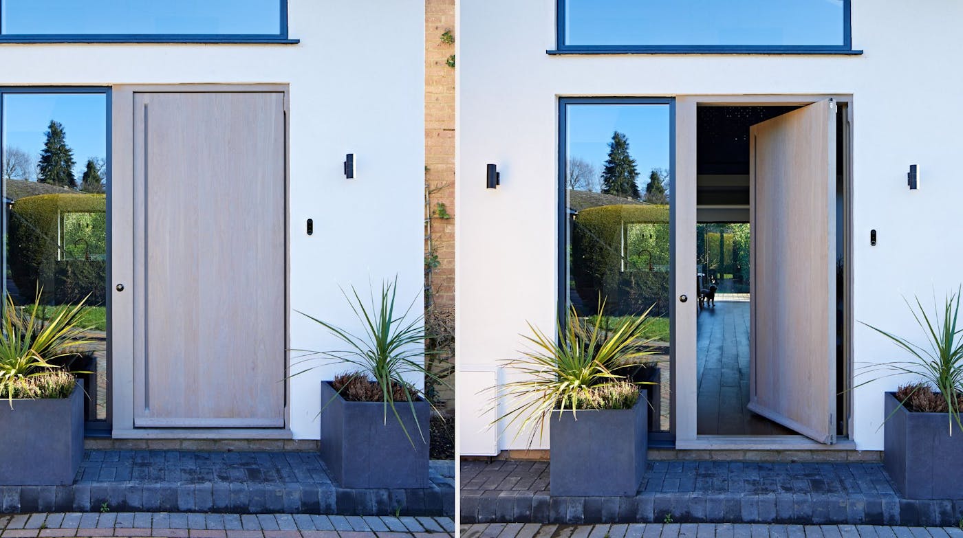 Pivot doors urban front 39