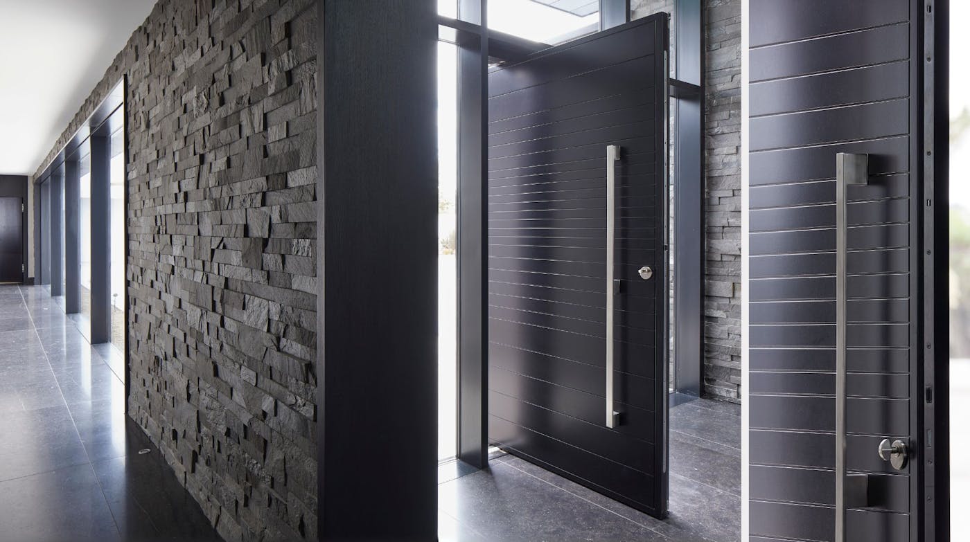 Pivot doors urban front 42