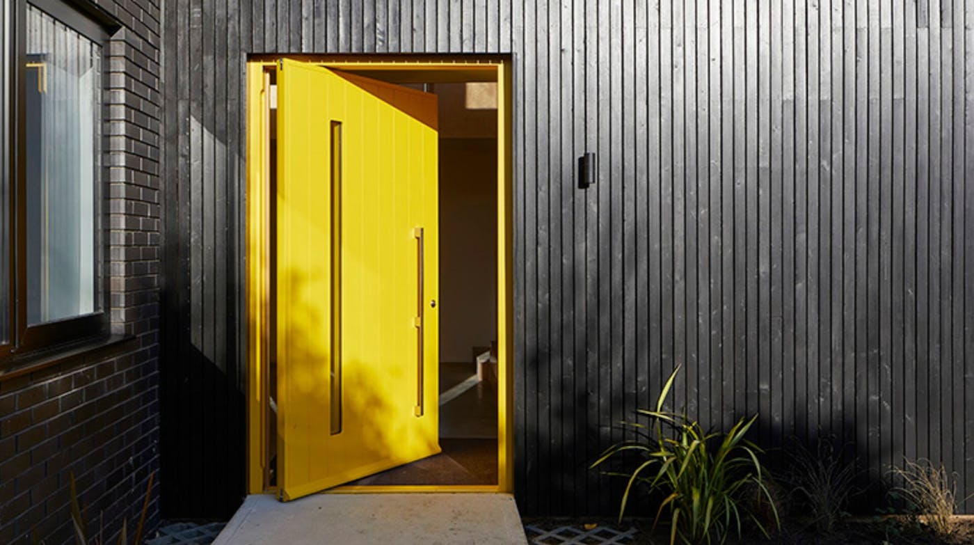 Pivot door in yellow