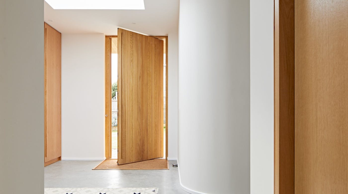 Pivot door in oak