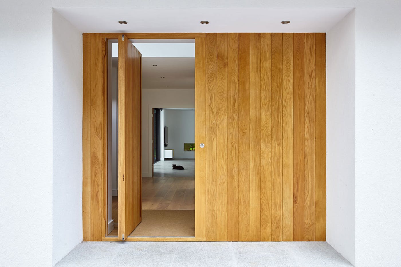 Pivot door | Open | Urban Front