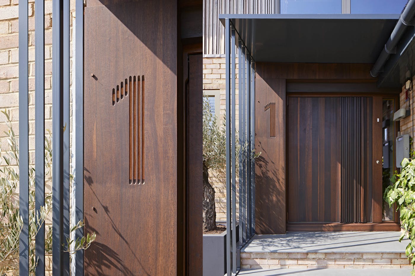 While the matching wood side panel shows off a fine example of our house number engravings (available as an optional extra)