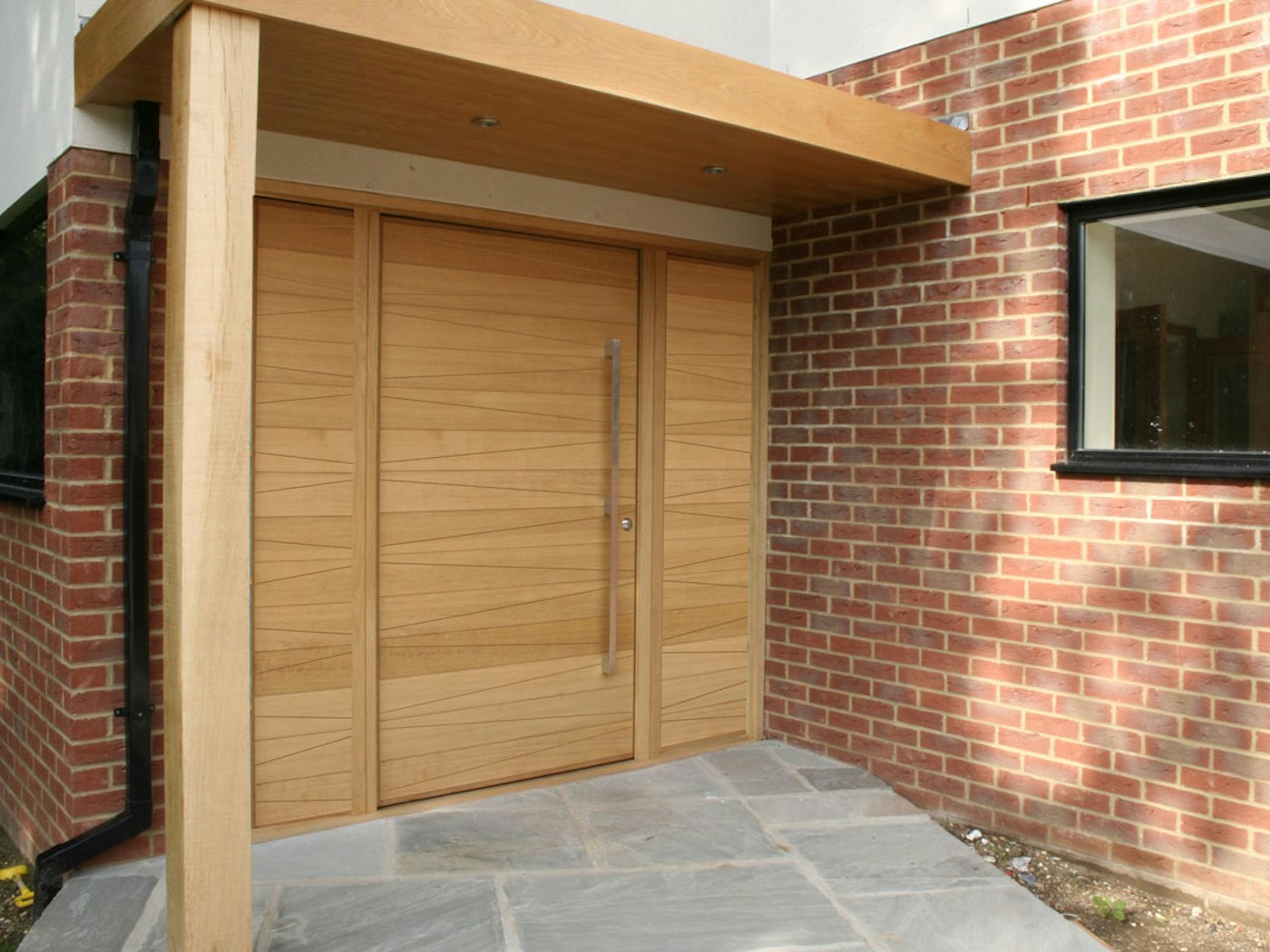 Oak wood | Matching side panels | Milano front door
