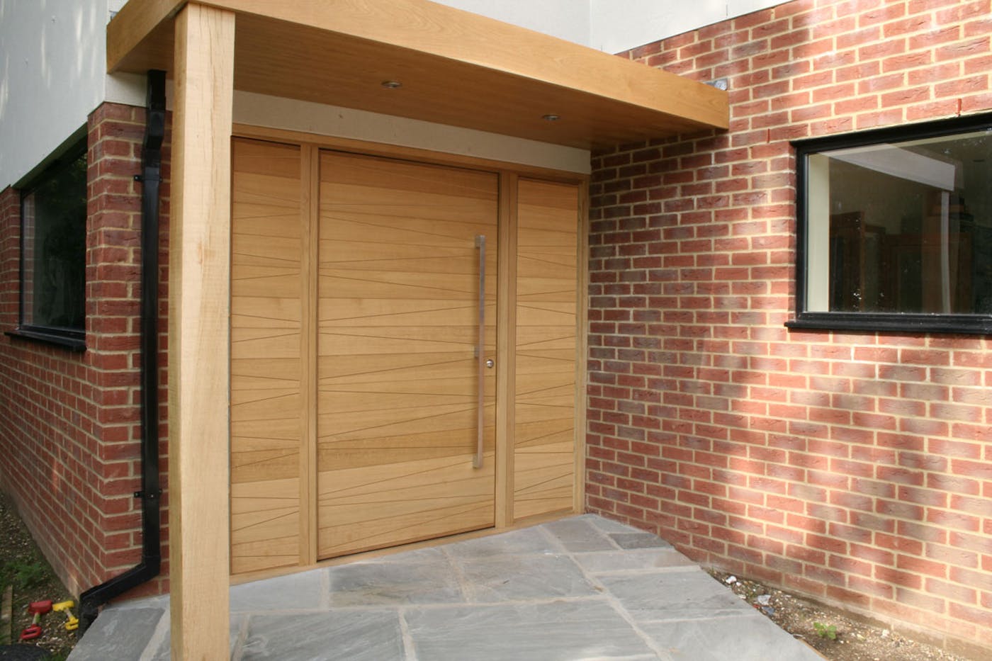 Oak wood | Matching side panels | Milano front door