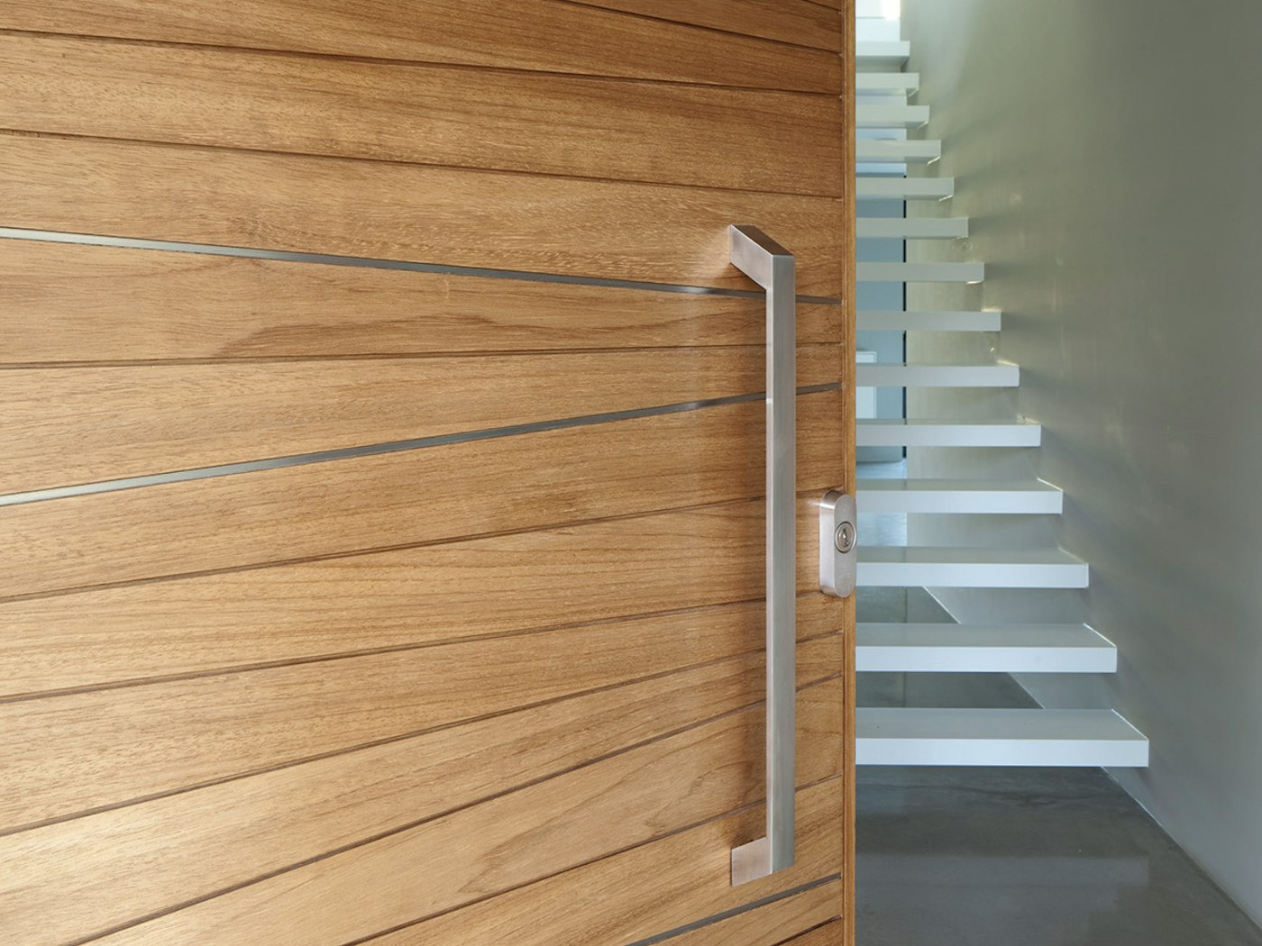 Oak wood | Stainless steel detail | Milano front door