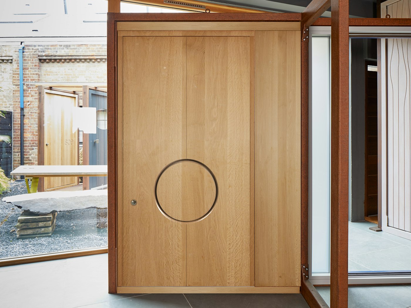 Simple, striking design - the "Ring" in European oak shows an eye-catching, concealed circular handle